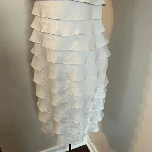 London Times Iridescent Shutter Pleat Dress - Picture 5 of 6